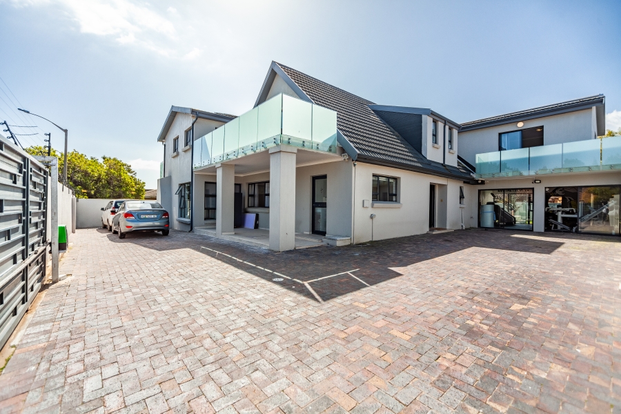 8 Bedroom Property for Sale in Milnerton Ridge Western Cape